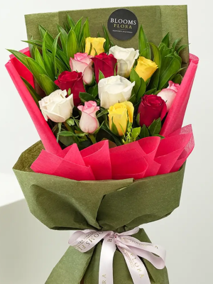  Antalya Lara Çiçekçi - 12 Renkli Gül Buketi