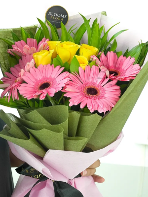  Antalya Lara Çiçek Gönder - Pembe Jerbera ve Sarı Gül Buketi